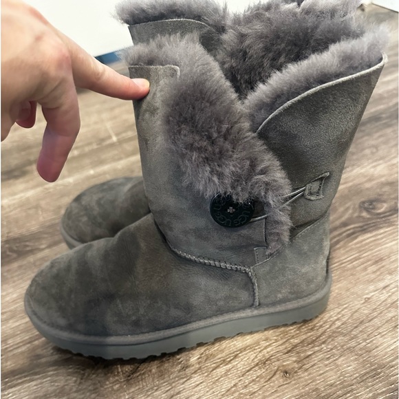 Ugg Bailey Button - Picture 1 of 5